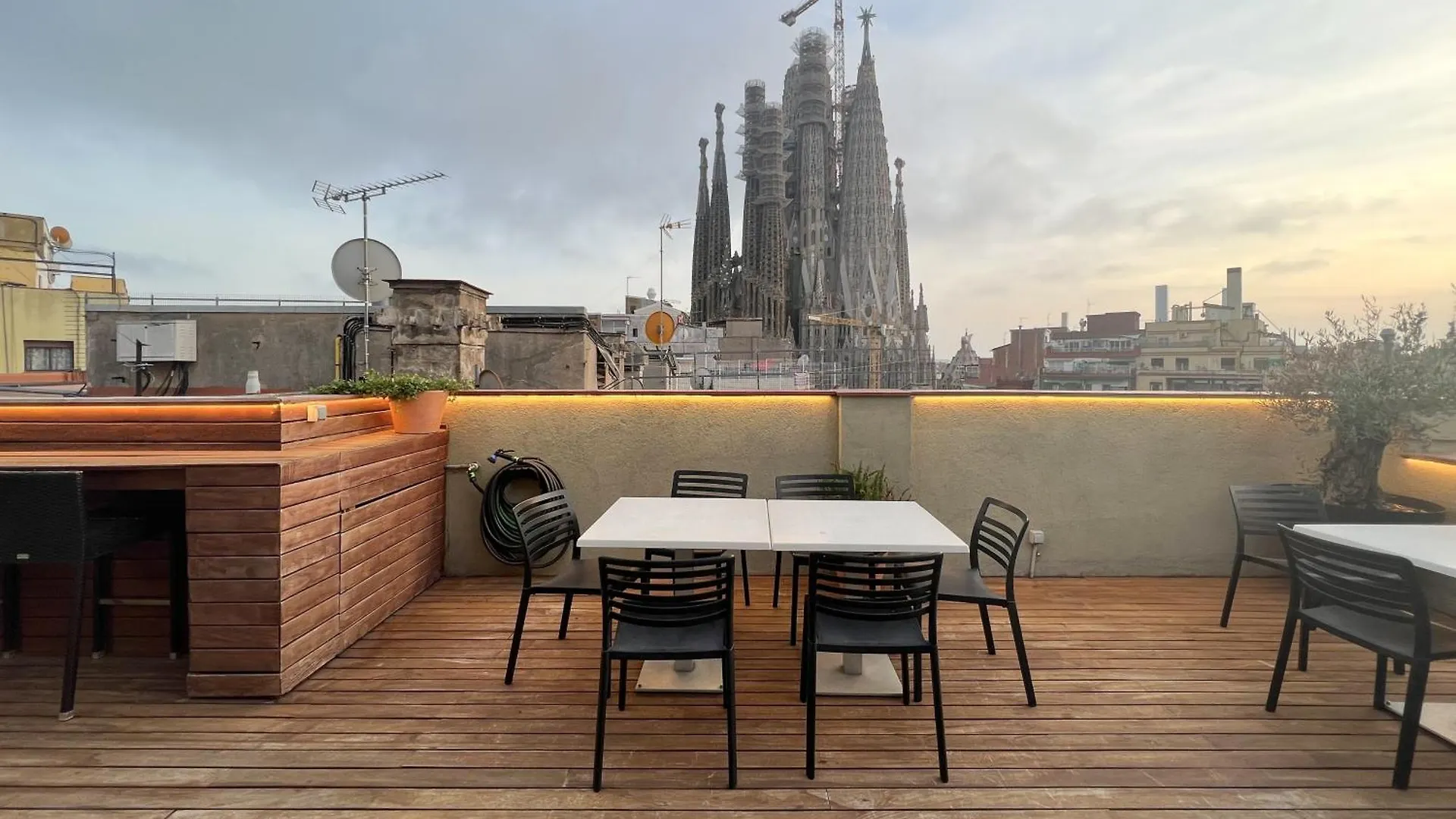 ברצלונה Enjoybcn Gaudi Apartments 0*,  ספרד