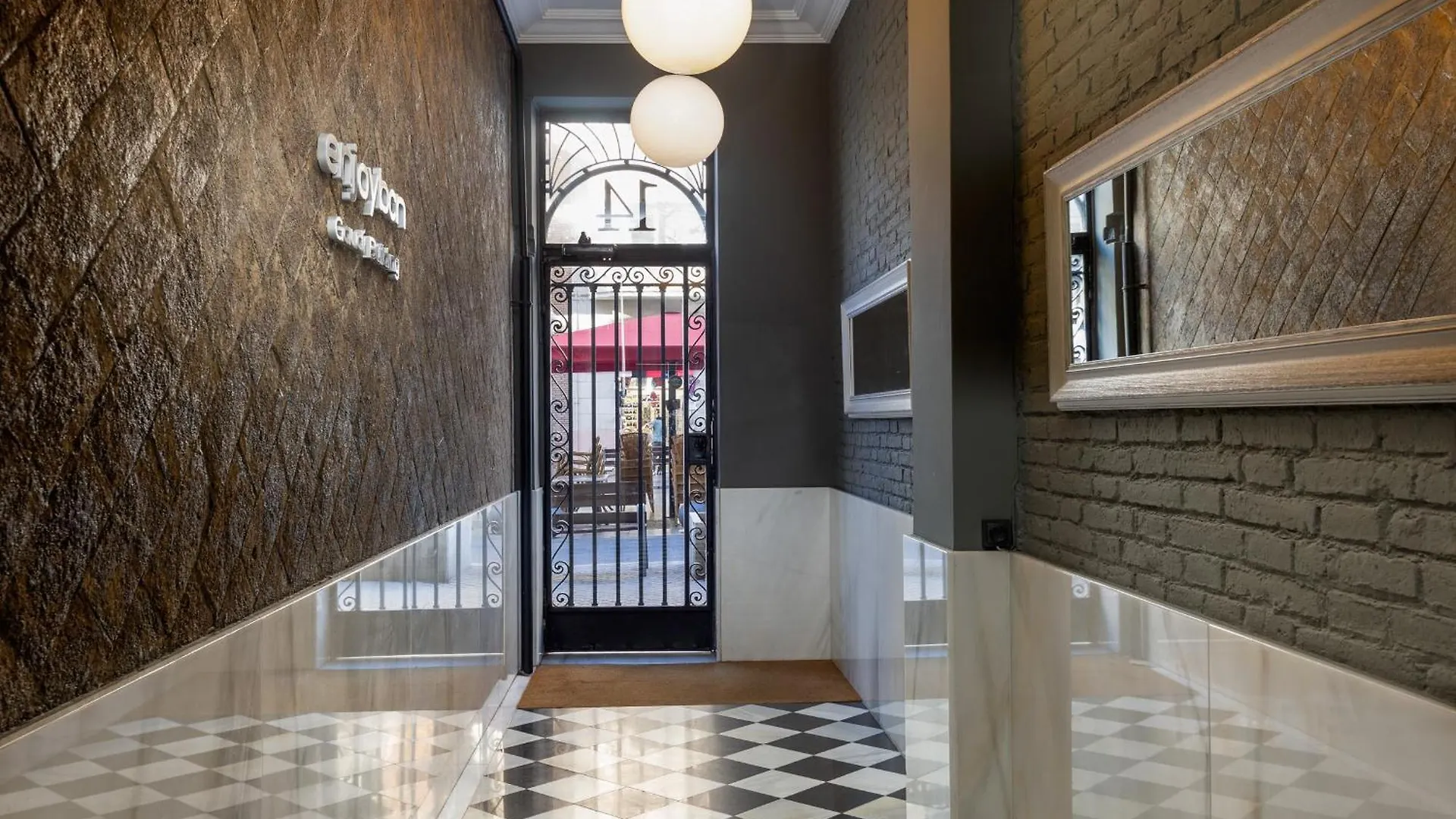 ברצלונה Enjoybcn Gaudi Apartments