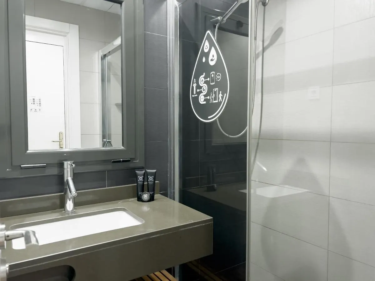 Enjoybcn Gaudi Apartments Барселона