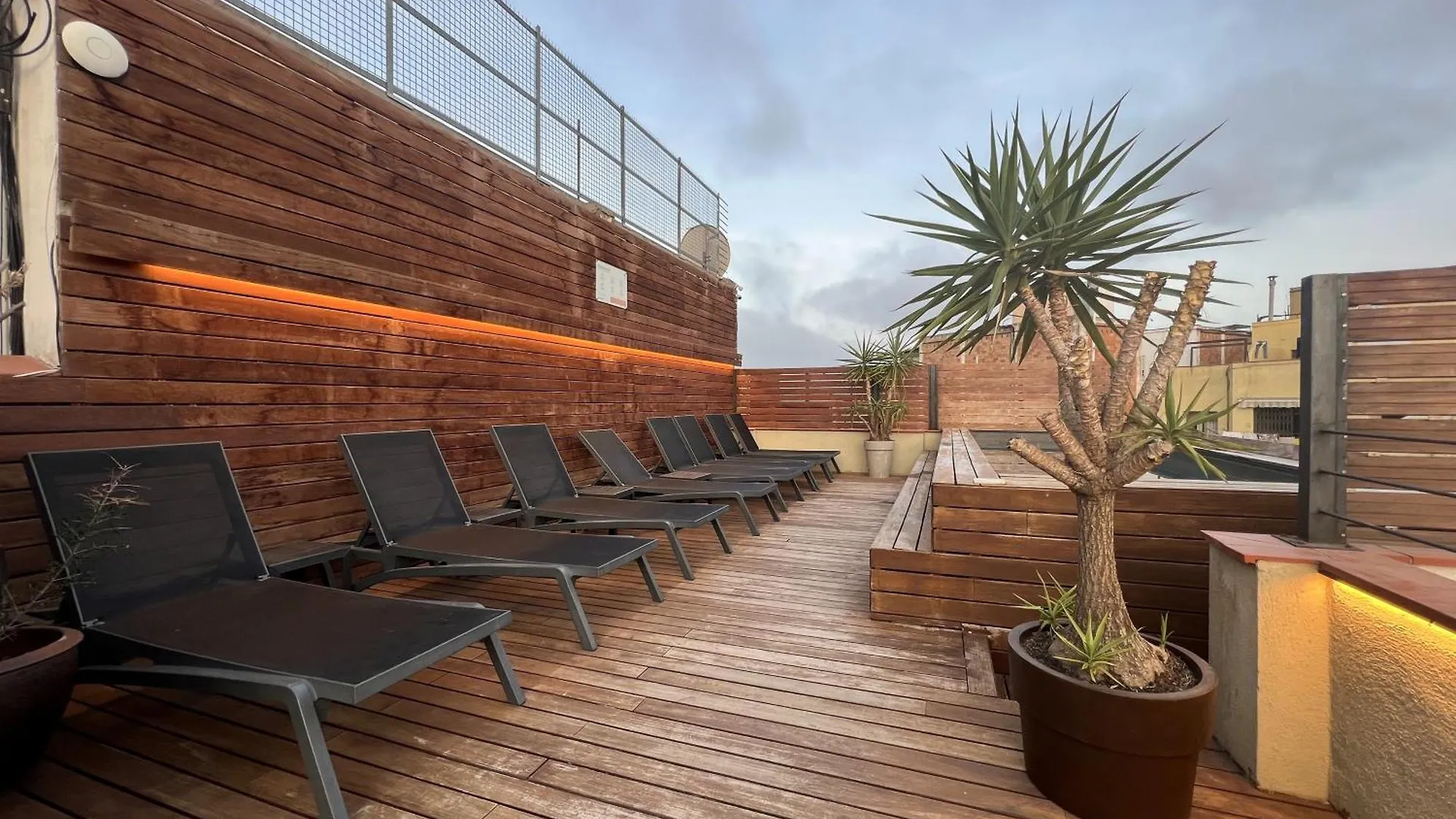 Enjoybcn Gaudi Apartments Барселона Испания