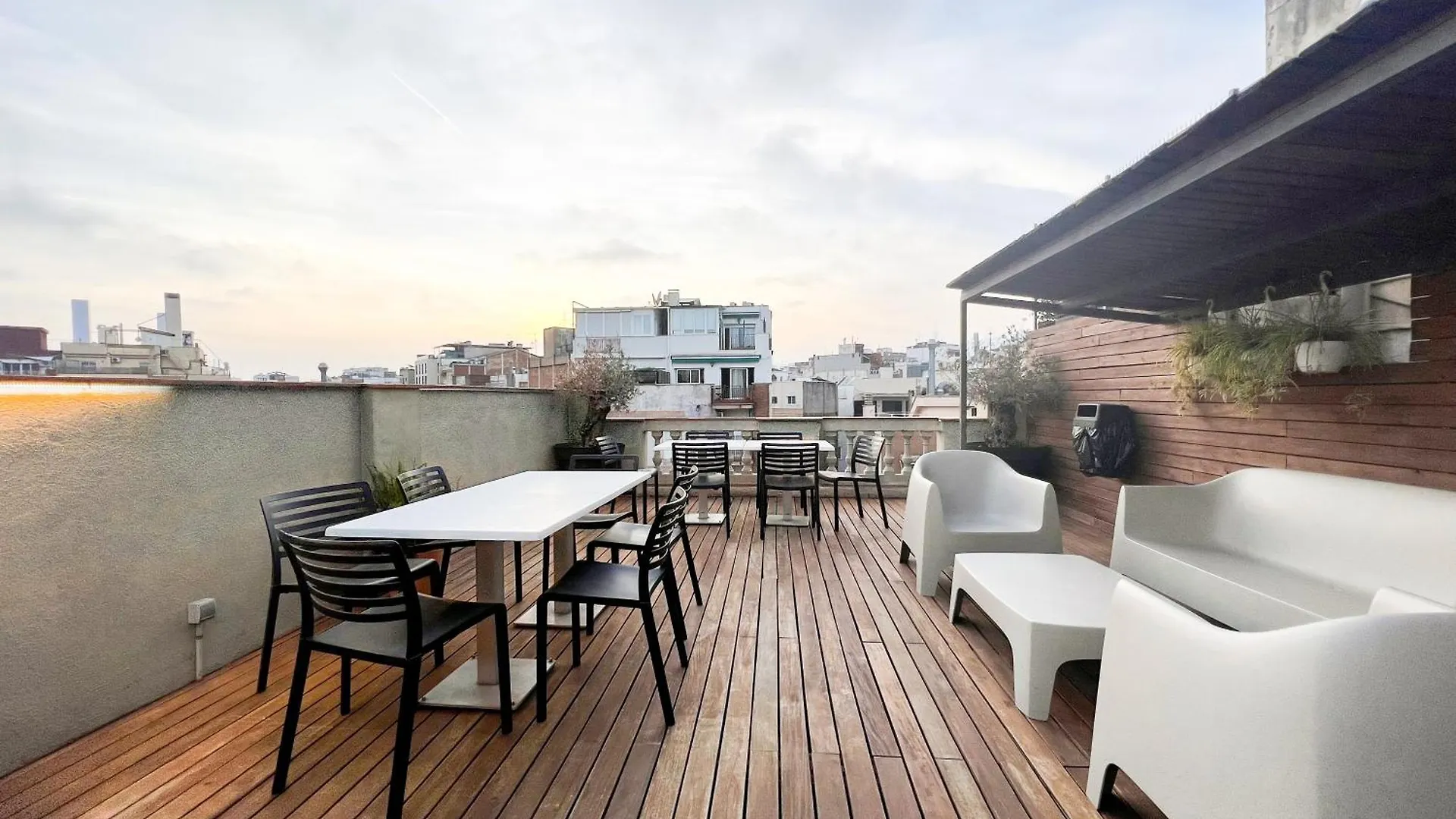 Enjoybcn Gaudi Apartments Барселона Испания